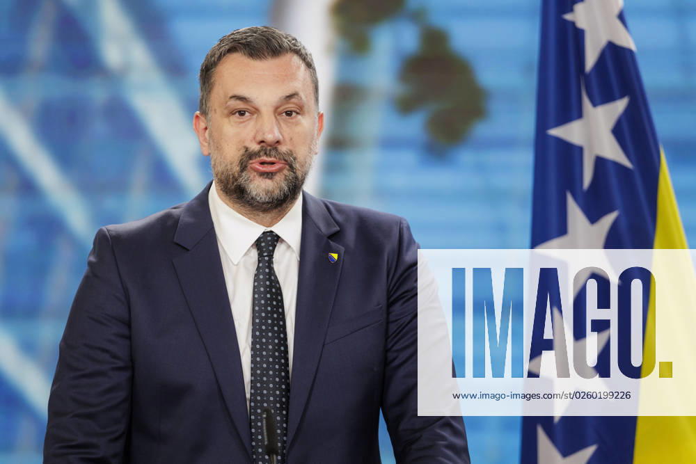 Annalena Baerbock Buendnis 90 Die Gruenen , Federal Minister of Foreign Affairs, and Elmedin Dino Konakovic, Minister of Foreign Affairs of Bosnia and Herzegovina, recorded during a doorstep at the Foreign Office in Berlin, 16 06 2023 Berlin Germany