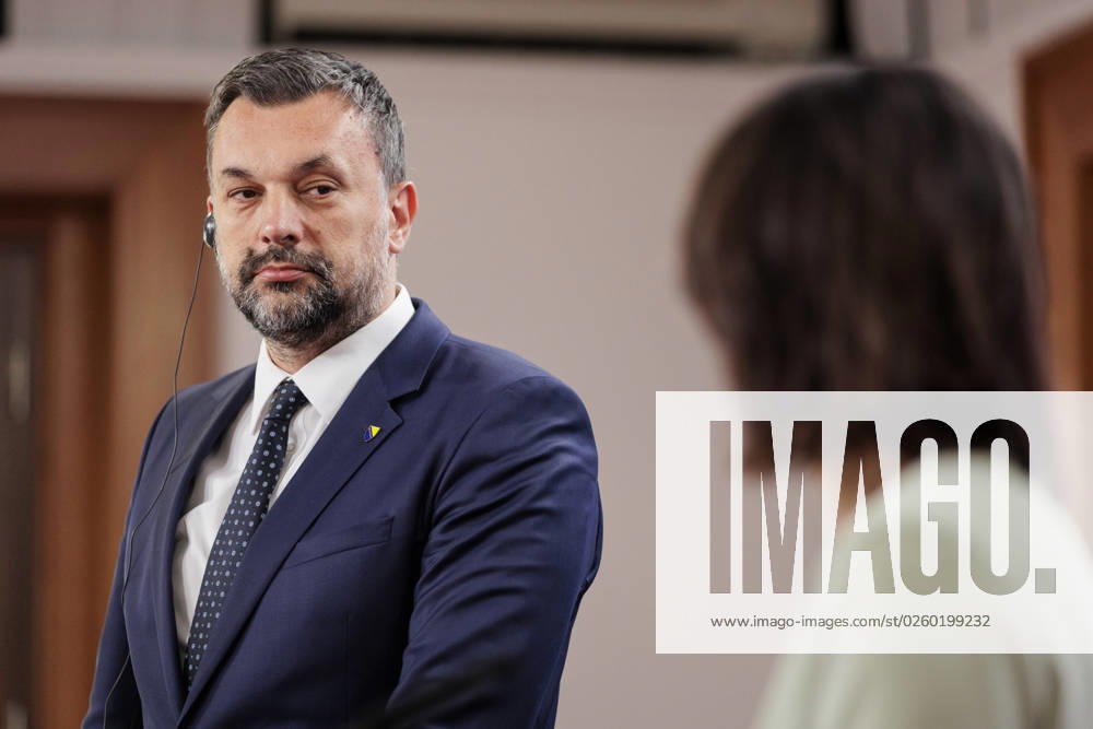 Annalena Baerbock Buendnis 90 Die Gruenen , Federal Minister of Foreign Affairs, and Elmedin Dino Konakovic, Minister of Foreign Affairs of Bosnia and Herzegovina, recorded during a doorstep at the Foreign Office in Berlin, 16 06 2023 Berlin Germany