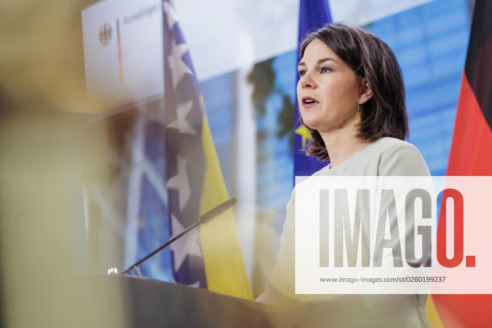 Annalena Baerbock Buendnis 90 Die Gruenen , Federal Minister of Foreign Affairs, and Elmedin Dino Konakovic, Minister of Foreign Affairs of Bosnia and Herzegovina, recorded during a doorstep at the Foreign Office in Berlin, 16 06 2023 Berlin Germany