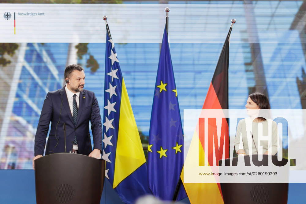 Annalena Baerbock Buendnis 90 Die Gruenen , Federal Minister of Foreign Affairs, and Elmedin Dino Konakovic, Minister of Foreign Affairs of Bosnia and Herzegovina, recorded during a doorstep at the Foreign Office in Berlin, 16 06 2023 Berlin Germany