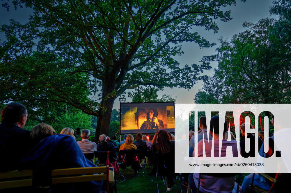 Art Culture Summer Open Air Cinema 17 06 2023 Potsdam state capital Villa Schoeningen Villa Schoeningen at the Glienicker Bridge BEHIND THE GARDEN Cinema Open Air in the Villa Schoeningen In the pleasure garden of Villa Schoeningen enjoy art, film and music with a cool drink summer night film FREE FIRE IN THE PRESENCE OF THE AC