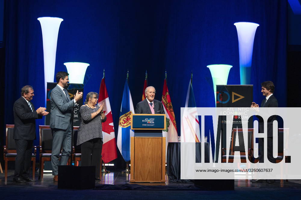 Former prime minister Brian Mulroney receives a standing ovation before addressing the Atlantic Economic Forum at St. Francis Xavier University in Antigonish, N.S. on Monday, June 19, 2023. Antigonish Canada - ZUMAc35_ 20230619_zaf_c35_078