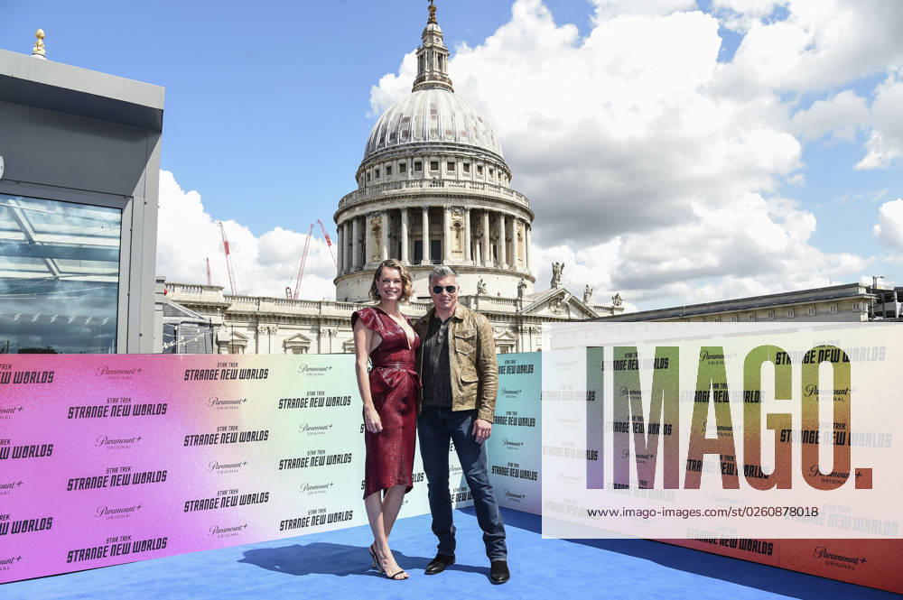Rebecca Romijn and Anson Mountat the photocall for the second season of the paramout series Star Trek Strange New Worlds at Sabine Rooftop Bar London, 21 06 2023 Foto:xS.xFuturexImage