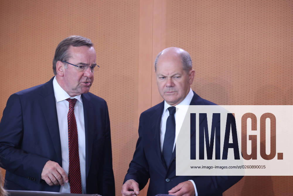 Federal Cabinet Berlin Scholz 21 06 2023, Germany, Berlin,Federal Cabinet, here Chancellor Olaf Scholz in a bad mood at the cabinet table behind his chair talking with Boris Pistorius, Federal Minister of Defense, pointing, waving, half figure Berlin Berlin Germany