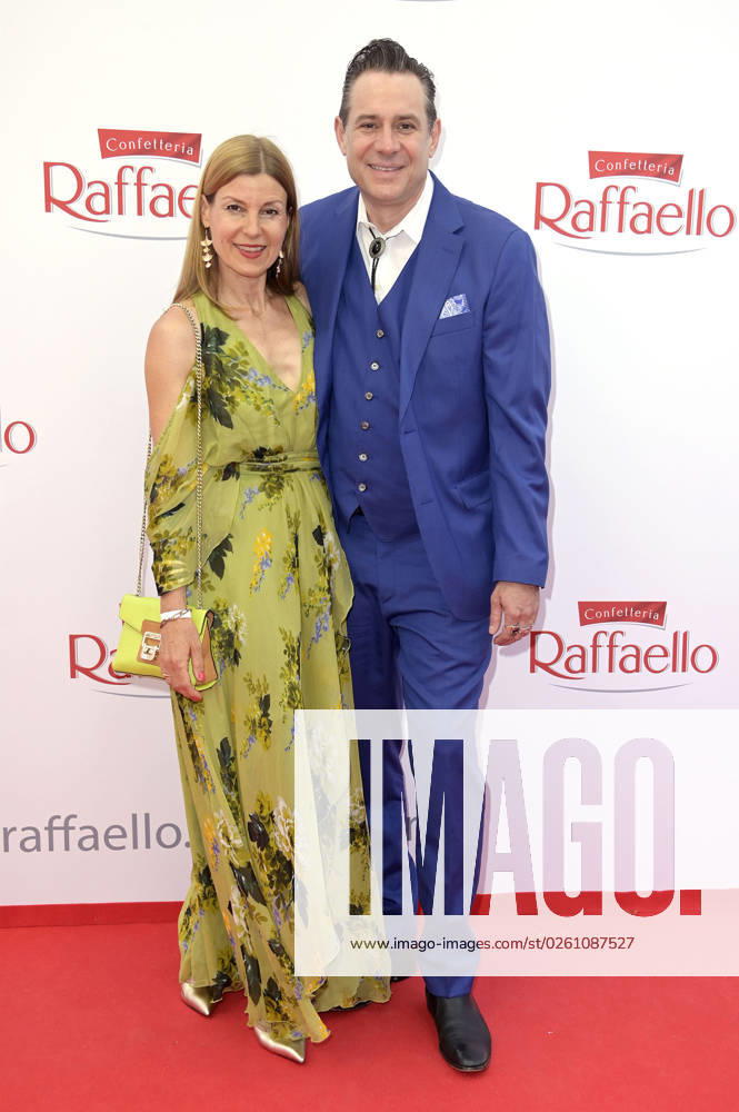 Sascha Vollmer with wife Jennifer Vollmer at Raffaello Summer Day 2023 at the Königliche Porzellan Manufaktur Berlin, 21 06 2023 Foto:xF.xFuturexImage