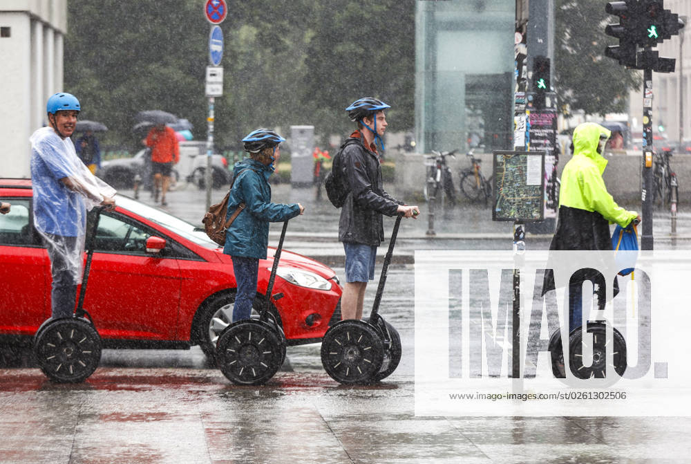 Rainy weather Berlin, 23 06 2023 Tourists stand at a traffic light in heavy rain with Segway personal transporters Heavy storms have moved over parts of Germany Berlin Berlin Germany