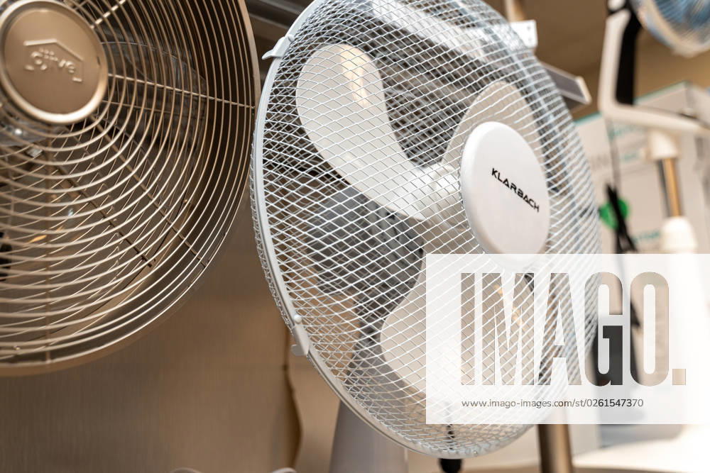 Augsburg, Bayern, Deutschland - 21 Juni 2023:Fans in an electrical specialty store. Sale of fan and cooling equipment