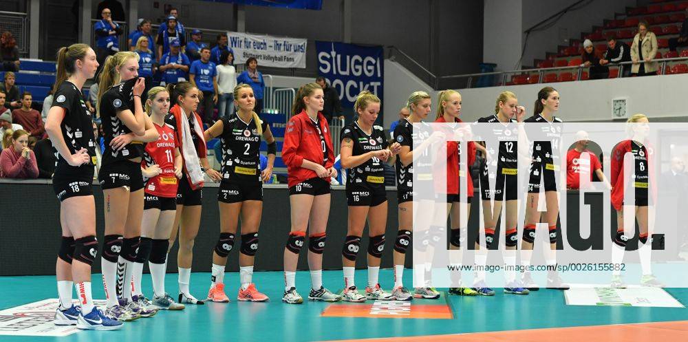 Enttäuschte Gesichter beim Dresdner SC, Dresdner SC gegen Allianz MTV Stuttgart, Volleyball, DVV-Pokal, Pokal, Pokal-Viertelfinale, Viertelfinale, Margon-Arena Dresden Bodenbacher Straße, DSC, Saison 2016 2017, 09.11.2016,