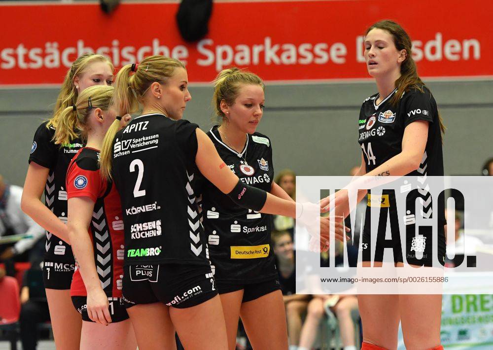Die Dresdnerinnen verlieren das Spiel, Dresdner SC gegen Allianz MTV Stuttgart, Volleyball, DVV-Pokal, Pokal, Pokal-Viertelfinale, Viertelfinale, Margon-Arena Dresden Bodenbacher Straße, DSC, Saison 2016 2017, 09.11.2016,