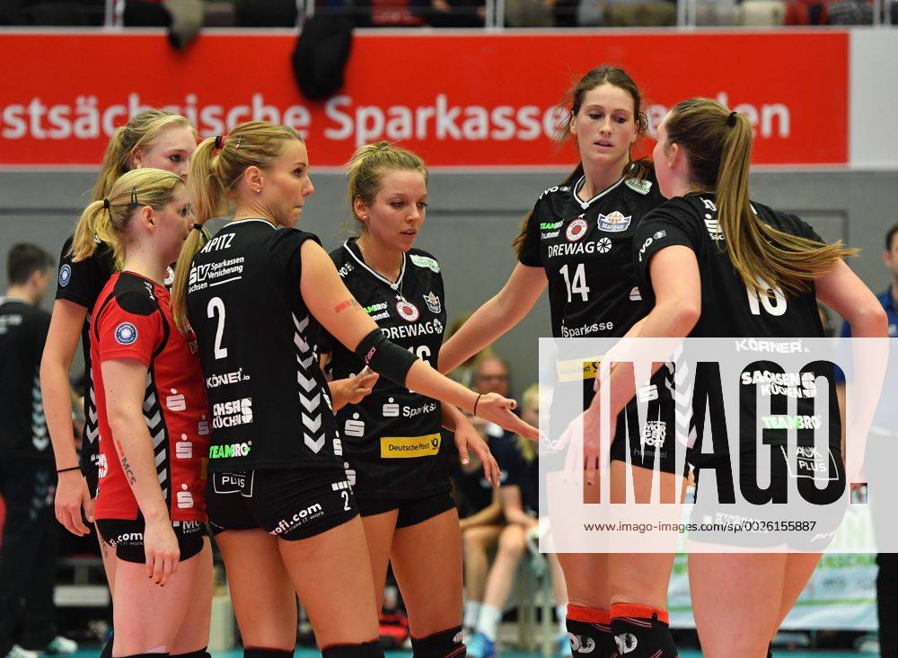 Die Dresdnerinnen verlieren das Spiel, Dresdner SC gegen Allianz MTV Stuttgart, Volleyball, DVV-Pokal, Pokal, Pokal-Viertelfinale, Viertelfinale, Margon-Arena Dresden Bodenbacher Straße, DSC, Saison 2016 2017, 09.11.2016,
