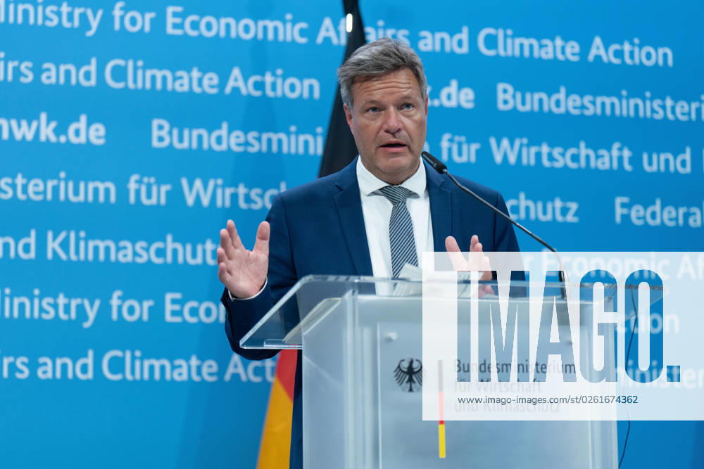 Press conference on critical raw materials, Robert Habeck Press conference by Robert Habeck, Federal Minister for the Economy and Climate Protection, Bruno Le Maire, Minister for the Economy, Finance and Industrial and Digital Sovereignty France , and Adolfo Urso, Minister for Enterprise and Made in Italy Italy , 26.6 2023 Berlin Berlin GER