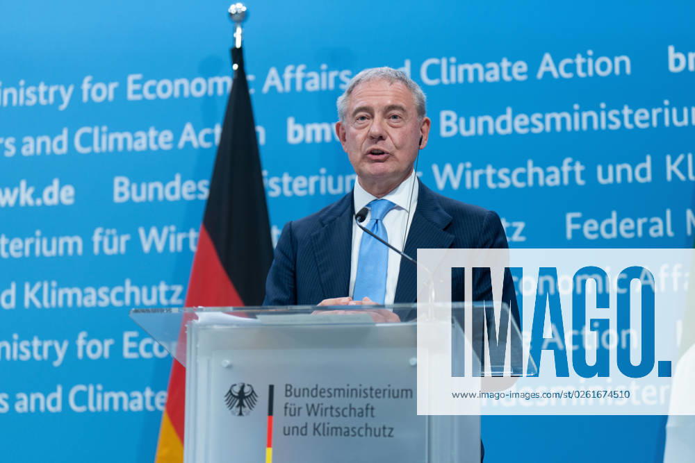 Press conference on critical raw materials, Adolfo Urso Press conference by Robert Habeck, Federal Minister for the Economy and Climate Protection, Bruno Le Maire, Minister of Economy, Finance and Industrial and Digital Sovereignty France , and Adolfo Urso, Minister of Enterprise and Made in Italy Italy , 26.6 2023 Berlin Berlin GER