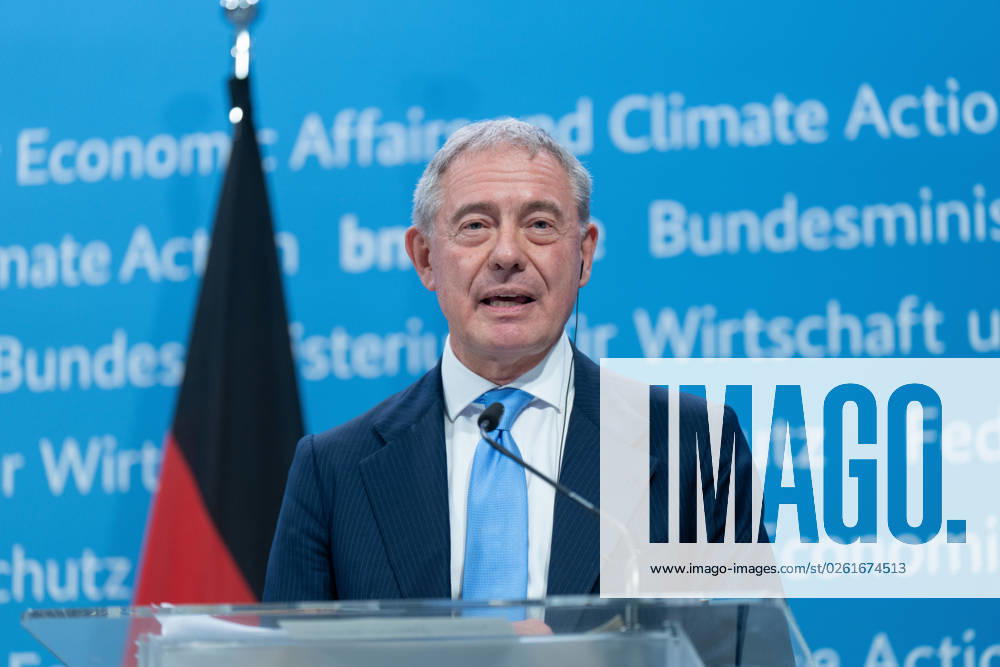Press conference on critical raw materials, Adolfo Urso Press conference by Robert Habeck, Federal Minister for the Economy and Climate Protection, Bruno Le Maire, Minister of Economy, Finance and Industrial and Digital Sovereignty France , and Adolfo Urso, Minister of Enterprise and Made in Italy Italy , 26.6 2023 Berlin Berlin GER