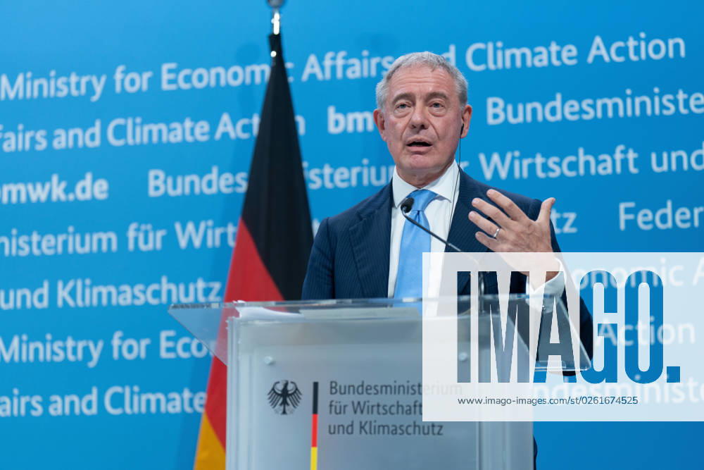 Press conference on critical raw materials, Adolfo Urso Press conference by Robert Habeck, Federal Minister for the Economy and Climate Protection, Bruno Le Maire, Minister of Economy, Finance and Industrial and Digital Sovereignty France , and Adolfo Urso, Minister of Enterprise and Made in Italy Italy , 26.6 2023 Berlin Berlin GER