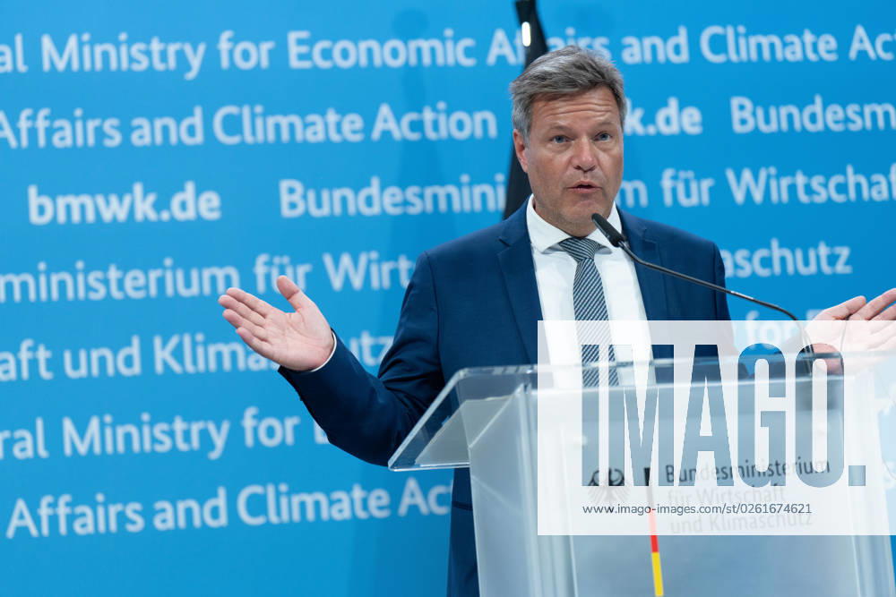 Press conference on critical raw materials, Robert Habeck Press conference by Robert Habeck, Federal Minister for the Economy and Climate Protection, Bruno Le Maire, Minister for the Economy, Finance and Industrial and Digital Sovereignty France , and Adolfo Urso, Minister for Enterprise and Made in Italy Italy , 26.6 2023 Berlin Berlin GER
