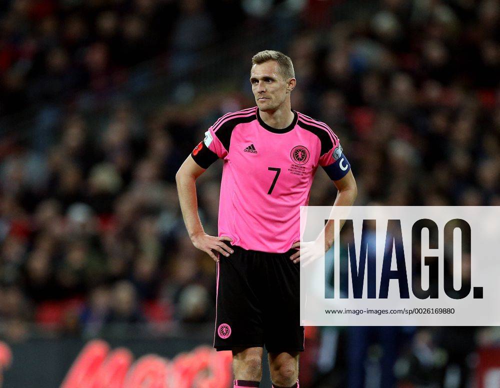 Dejected Darren Fletcher of Scotland during the FIFA World Cup WM Weltmeisterschaft Fussball Qualifying Group F match at Wembley Stadium, London. Picture date: November 11th, 2016. Pic David Klein Sportimage .