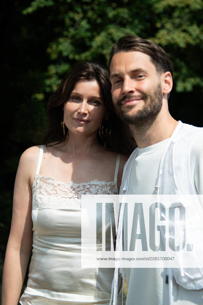 PFW Jacquemus Greetings Laeticia Casta and Simon Porte Jacquemus attending the Jacquemus Menswear Spring Summer 2024 show as part of Paris Fashion Week in Paris, France on June 26, 2023. Photo by Aurore Marechal ABACAPRESS.COM Paris France
