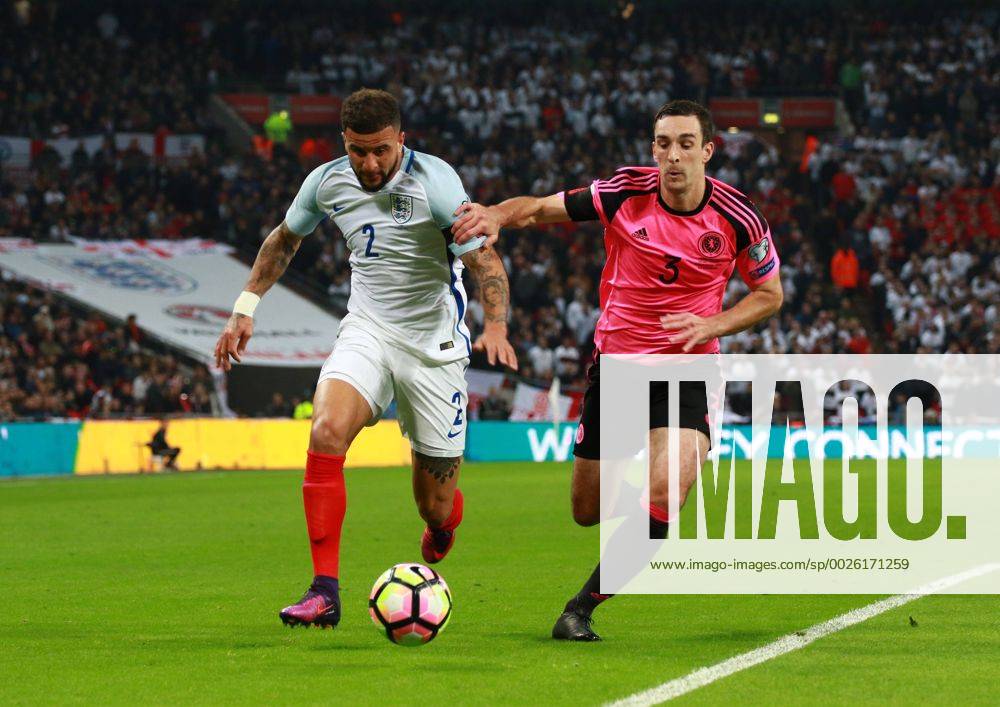 England v Scotland - FIFA World Cup WM Weltmeisterschaft Fussball 2018 Qualifier . . London, UK . . 11.11.2016 Kyle Walker (E) Lee Walker (S)
