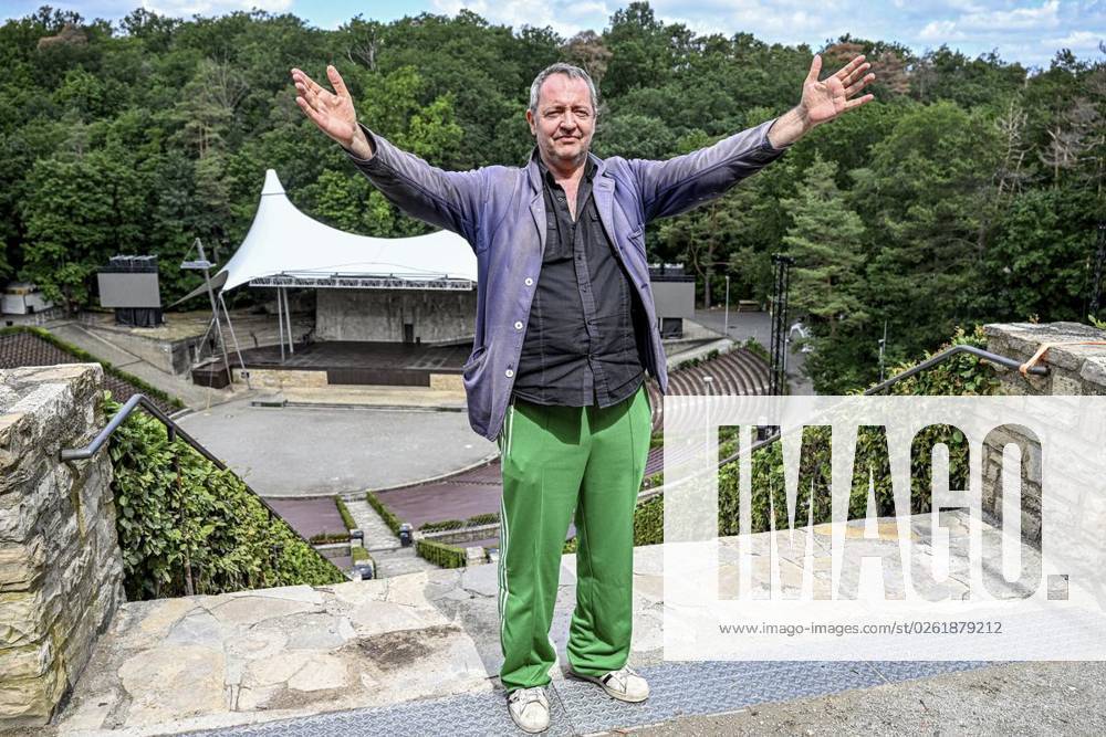 Rainald Grebe: Halleluja Berlin Porträt von Rainald Grebe in der Waldbühne. Ende Juli findet in der Waldbühne in Berlin das Konzert Halleluja Berlin statt. , fotografiert am 28. Juni 2023 in Berlin. Deutschland Berlin Berlin