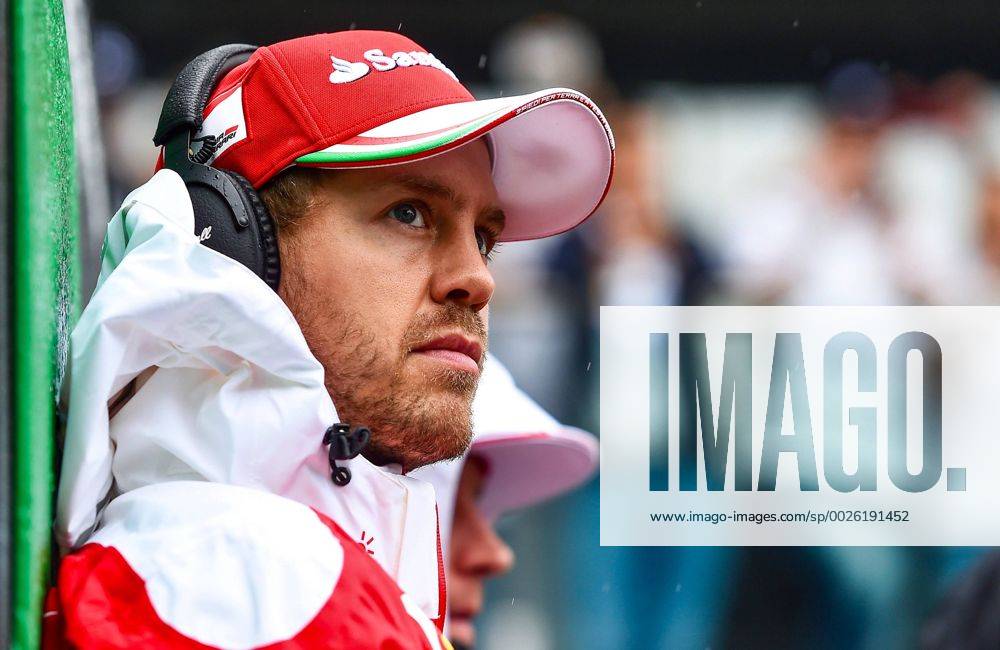 Sebastian Vettel (Scuderia Ferrari)mit Kopfhoerern der Firma Marshall im Regen, Grosser Preis von Brasilien 2016, Motorsport, Formel 1, 13.11.2016, Interlagos