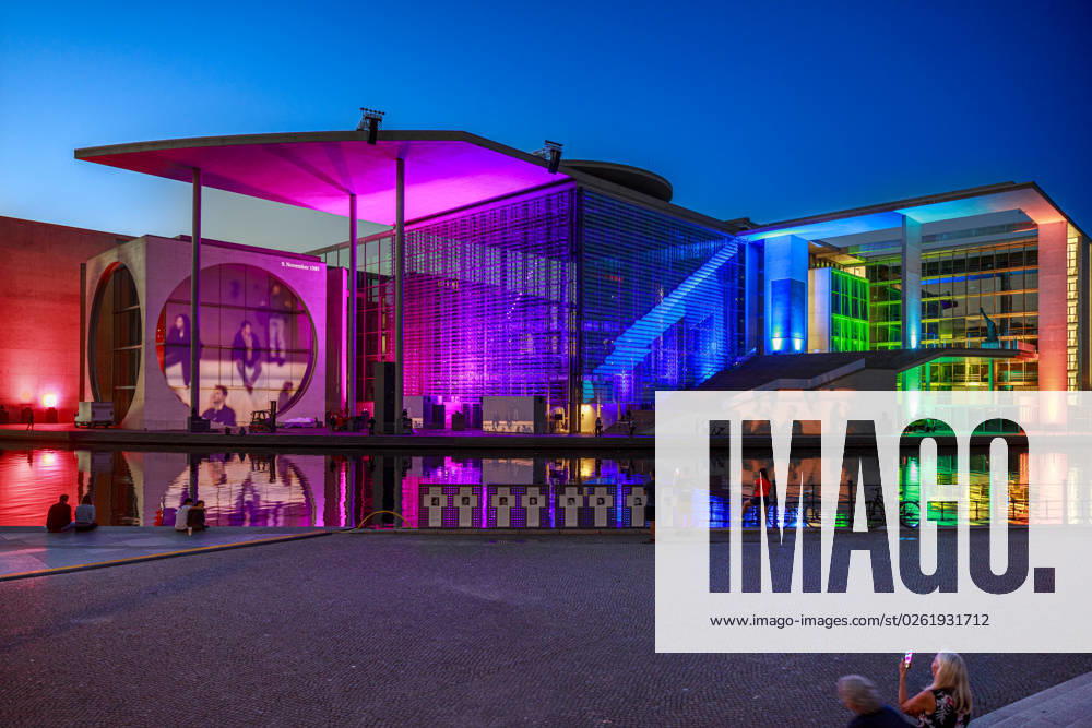 Film and light projection in the parliamentary district Germany, Berlin summer 2023 The facade of the Marie Elisabeth Lüders house as light stage of the half-hour installation with the title Dem deutschen Volke Eine parlamentarische Spurensuche vom Reichstag zum Bundestag