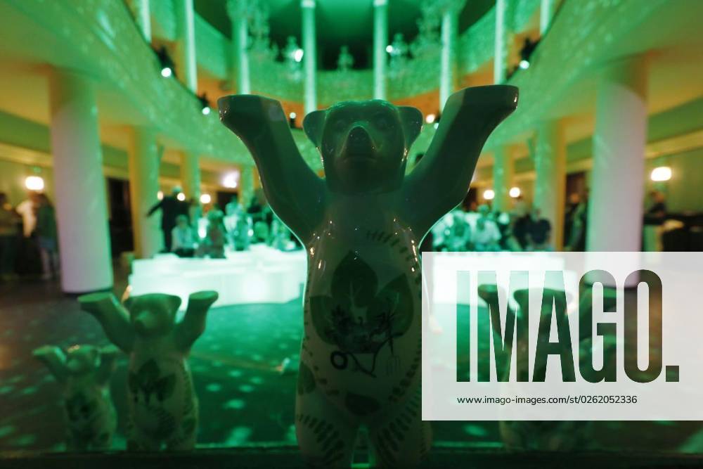 Alle Buddy Awards stehen auf die Buehne vor der Verleihung des Umweltpreises Green Buddy Award im Metropol Schoeneberg. am 28. Juni 2023 in Berlin. Deutschland Berlin Berlin