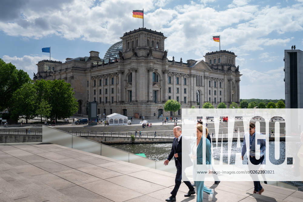 Federal Chancellor Olaf Scholz in summer interview ARD Federal Chancellor Olaf Scholz together with presenter Tina Hassel in summer interview ARD in Berlin , Berlin , 02 07 2023 Berlin Berlin Germany