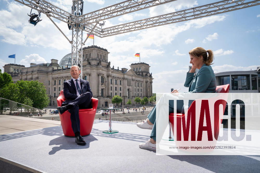 Federal Chancellor Olaf Scholz in summer interview ARD Federal Chancellor Olaf Scholz together with presenter Tina Hassel in summer interview ARD in Berlin , Berlin , 02 07 2023 Berlin Berlin Germany