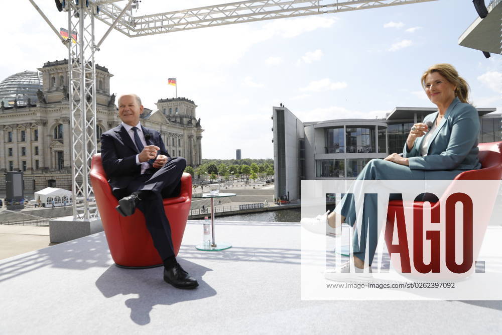 Federal Chancellor Olaf Scholz, host Tina Hassel, Germany, Berlin, ARD Summer Interview with Federal Chancellor Olaf Scholz