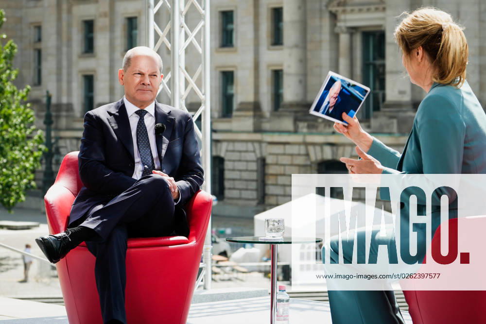 Federal Chancellor Olaf Scholz in summer interview ARD Federal Chancellor Olaf Scholz together with presenter Tina Hassel in summer interview ARD in Berlin , Berlin , 02 07 2023 Berlin Berlin Germany