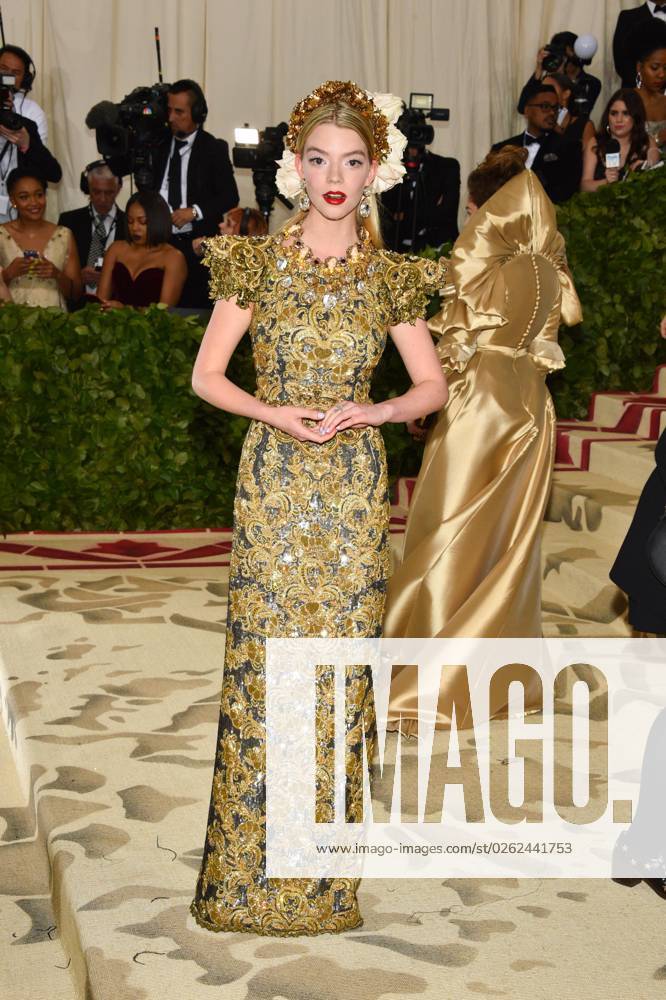 Anya Taylor-Joy, Archivbilder Met Gala 2018 - NYC Anya Taylor-Joy attending the Costume Institute Benefit at The Metropolitan Museum of Art celebrating the opening of Heavenly Bodies: Fashion and the Catholic Imagination. The Metropolitan Museum of Art, New York City on May 7, 2018. Photo by Lionel Hahn ABACAPRESS.COM New York City NY United States