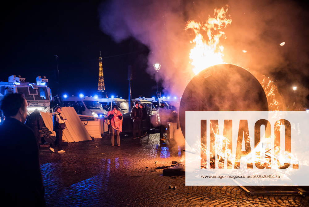 FRANCE CLASHES IN PARIS OVER PENSION REFORM Fires at the Place de la Concorde during clashes between protesters and police during the unofficial rally against the adoption by decree of the pension reform in Paris, 17 March, 2023. PARIS ILE-DE-FRANCE FRANCE