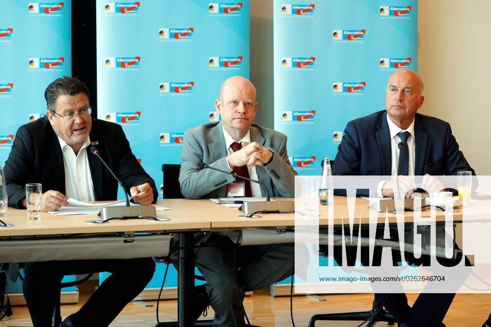 Parliamentary director and legal advisor of the AfD parliamentary group, Stephan Brandner, Germany, attorney Priv Doz Dr habil Ulrich Vosgerau, defense policy spokesman, Rüdiger Lucassen, Berlin, Reichstag, AfD press conference on the subject of Organstreitverfahren der AfD Fraktion gegen die Bundesregierung wegen der Nichtbeteiligung des Bu