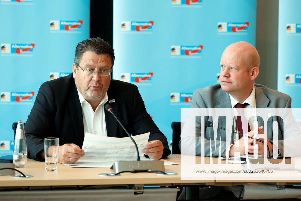 Parliamentary director and legal advisor of the AfD parliamentary group, Stephan Brandner, attorney Priv Doz Dr habil Ulrich Vosgerau, Germany, Berlin, Reichstag, AfD press conference on the subject of Organstreitverfahren der AfD Fraktion gegen die Bundesregierung wegen der Nichtbeteiligung des Bundestages bei den Panzerlieferungen an die Ukraine