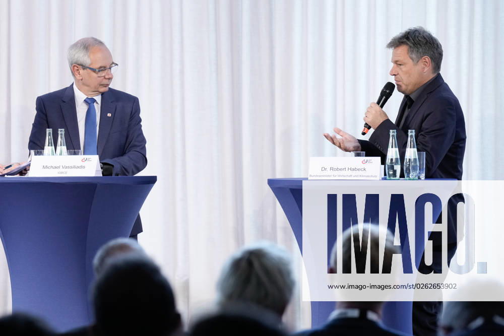 Industrial Policy Conference on the Transformation of the IGBCE Minister of Economics Robert Habeck discusses together with Michael Vassiliadis, President of the IGBCE at the Industrial Policy Conference on the Transformation of the IGBCE at the Landesvertretung Rheinland Pfalz, Berlin, 04 07 2023 Berlin Berlin Germany