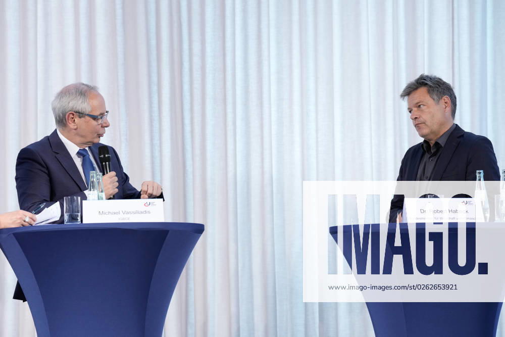 Industrial Policy Conference on the Transformation of the IGBCE Minister of Economics Robert Habeck discusses together with Michael Vassiliadis, President of the IGBCE at the Industrial Policy Conference on the Transformation of the IGBCE at the Landesvertretung Rheinland Pfalz, Berlin, 04 07 2023 Berlin Berlin Germany