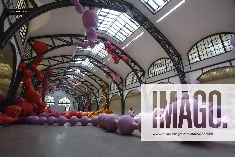Der Kunst Installation Devouring Lovers vom Spanische Kunstlerin Eva Fabregas waehrend der Pressevorbesichtigung im Museum Hamburger Bahnhof, Am 4 Juli 2023 in Berlin. Deutschland Berlin Berlin