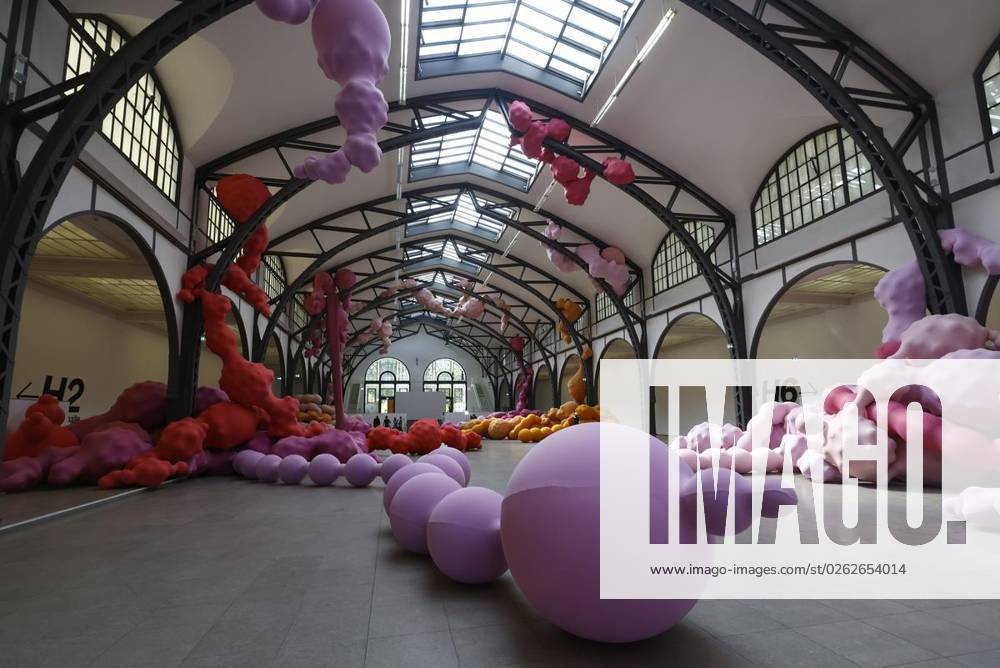 Der Kunst Installation Devouring Lovers vom Spanische Kunstlerin Eva Fabregas waehrend der Pressevorbesichtigung im Museum Hamburger Bahnhof, Am 4 Juli 2023 in Berlin. Deutschland Berlin Berlin
