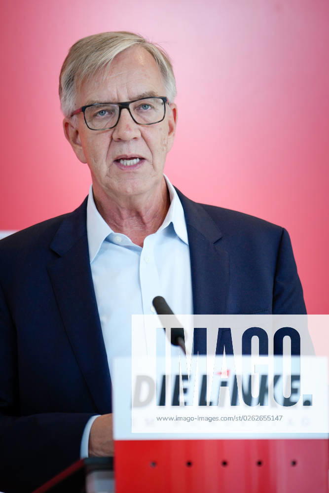 Statement Dietmar Bartsch before the parliamentary group meeting of the Bundestag Die Linke Aktuell, 04 07 2023, Berlin, Dietmar Bartsch in portrait at your statement in advance of the parliamentary group meeting Die Linke Bundestagsfraktion in the Reichstagsgebaeude Berlin Berlin Germany