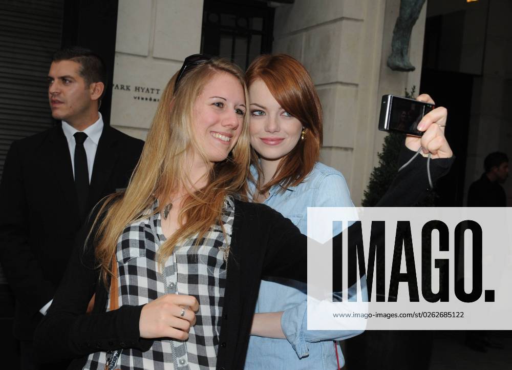 Emma Stone arrives at a restaurant in Paris Emma Stone leaving her hotel and heading to Le Relais de l Entrecote restaurant in Saint-Germain district in Paris, France on September 1st, 2011. Photo by ABACAPRESS.COM Paris paris France