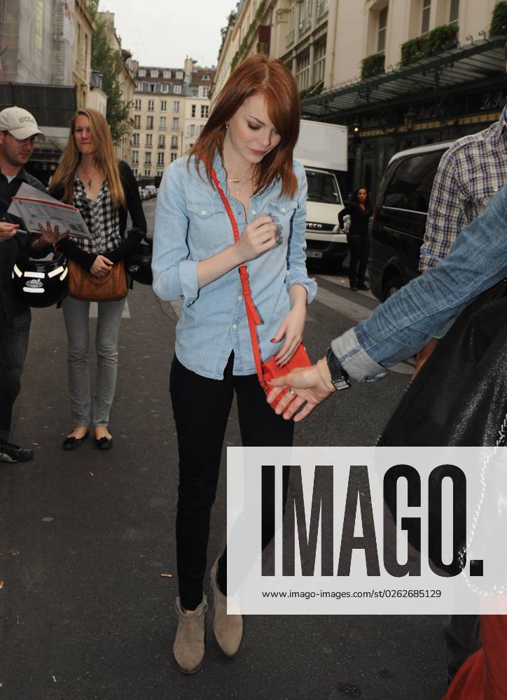 Emma Stone arrives at a restaurant in Paris Emma Stone leaving her hotel and heading to Le Relais de l Entrecote restaurant in Saint-Germain district in Paris, France on September 1st, 2011. Photo by ABACAPRESS.COM Paris paris France