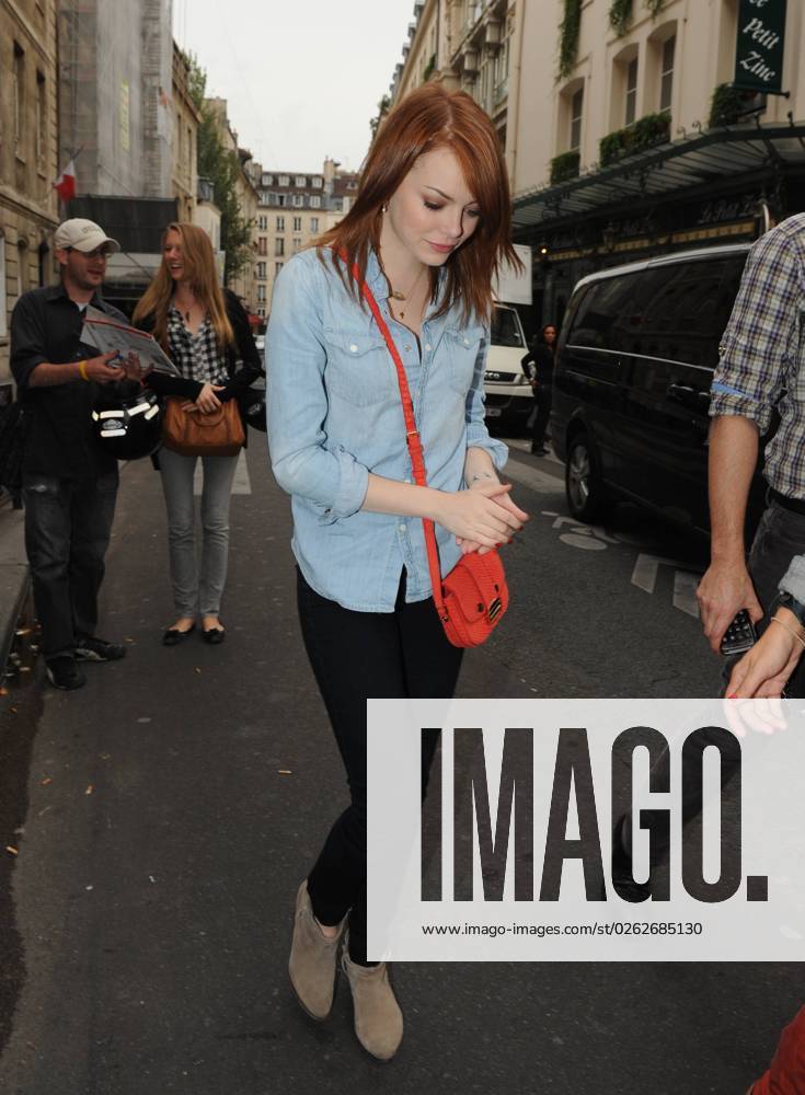 Emma Stone arrives at a restaurant in Paris Emma Stone leaving her hotel and heading to Le Relais de l Entrecote restaurant in Saint-Germain district in Paris, France on September 1st, 2011. Photo by ABACAPRESS.COM Paris paris France