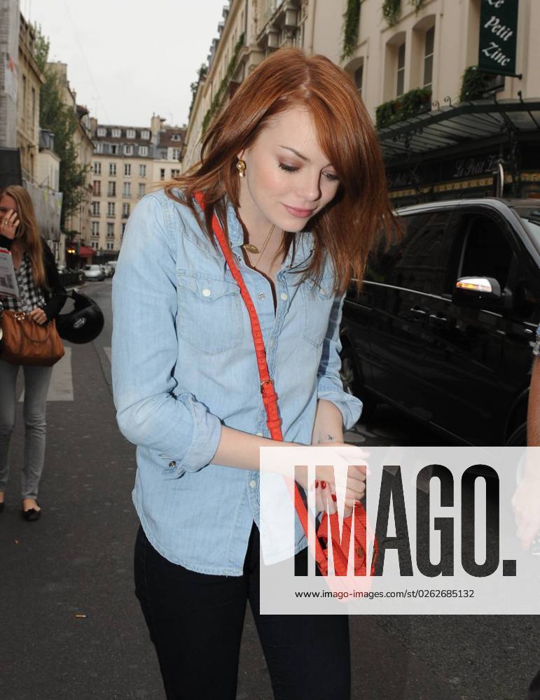 Emma Stone arrives at a restaurant in Paris Emma Stone leaving her hotel and heading to Le Relais de l Entrecote restaurant in Saint-Germain district in Paris, France on September 1st, 2011. Photo by ABACAPRESS.COM Paris paris France