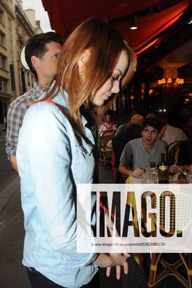 Emma Stone arrives at a restaurant in Paris Emma Stone leaving her hotel and heading to Le Relais de l Entrecote restaurant in Saint-Germain district in Paris, France on September 1st, 2011. Photo by ABACAPRESS.COM Paris paris France