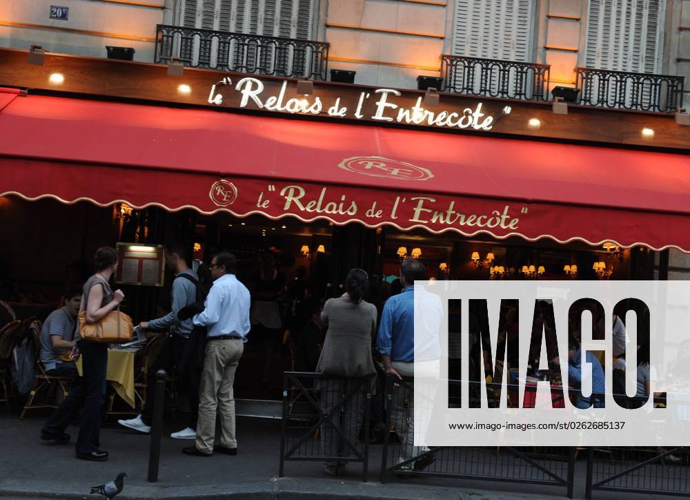 Emma Stone arrives at a restaurant in Paris Emma Stone leaving her hotel and heading to Le Relais de l Entrecote restaurant in Saint-Germain district in Paris, France on September 1st, 2011. Photo by ABACAPRESS.COM Paris paris France