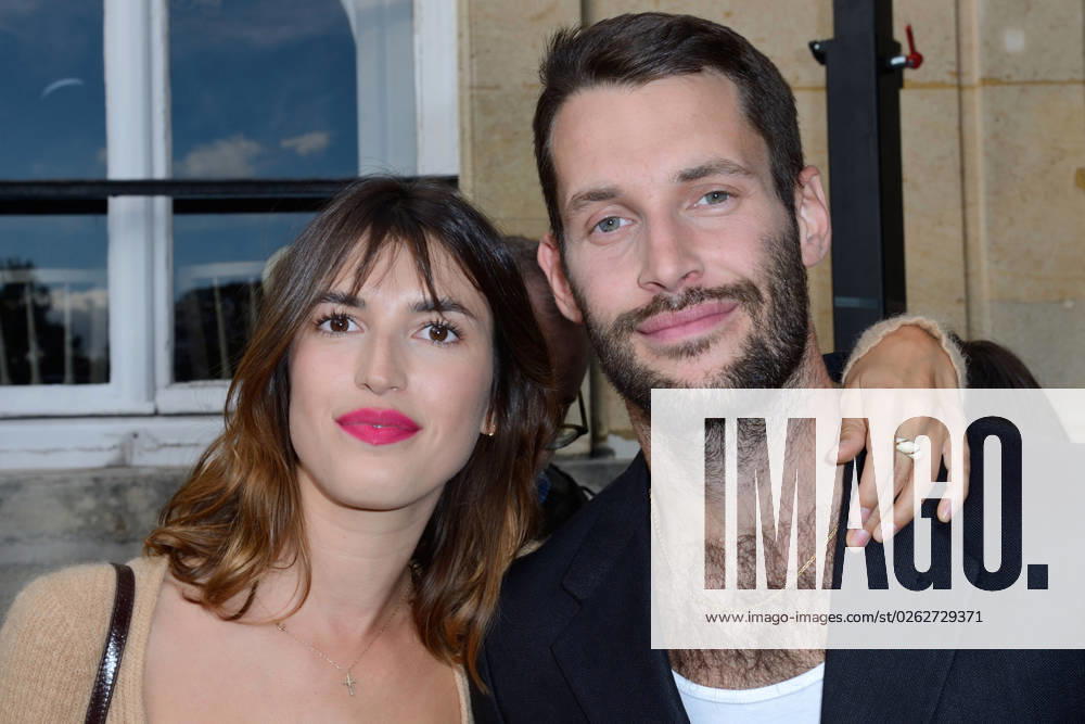 PFW - Jacquemus Frontrow Jeanne Damas and Simon Porte Jacquemus attending the Jacquemus Fashion Show during Paris Fashion Week Womenswear Spring - summer 2019 held in Paris, France on september 24 , 2018. Photo by Aurore Marechal ABACAPRESS.COM Paris Ile de France France