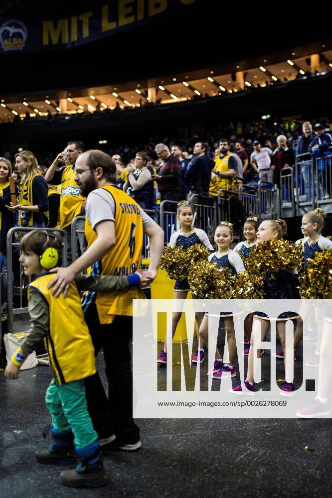 Berlin, Deutschland, 20.11.2016: Basketball Bundesliga Saison 2016 2017 - ALBA Berlin - Brose Baskets Bamberg.