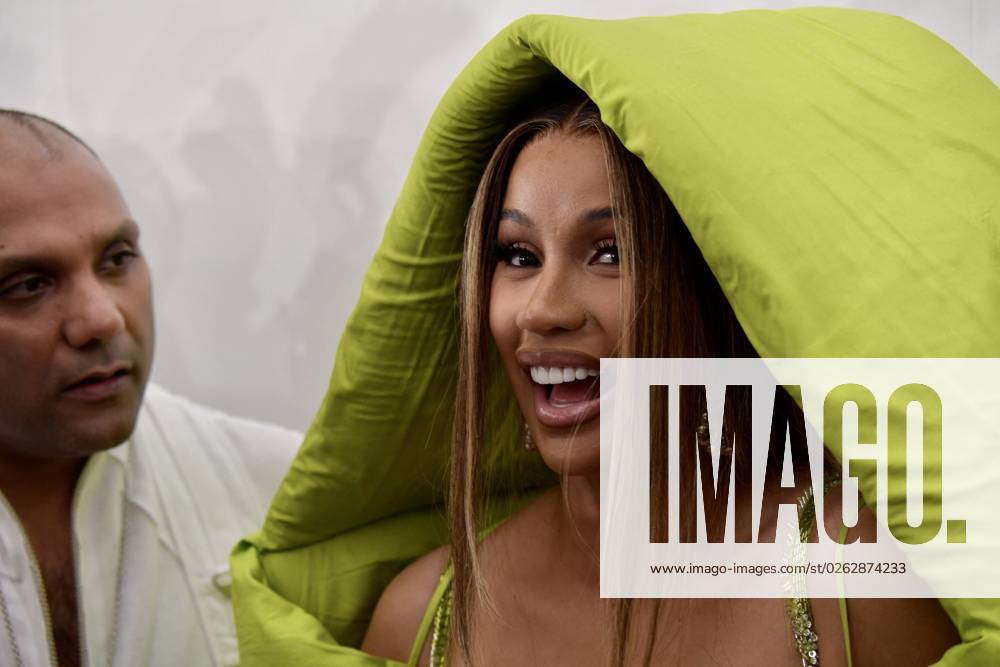 PFW - Cardi B at Gaurav Gupta Front Row Fashion designer Gaurav Gupta with Cardi B attending Gaurav Gupta Haute Couture Fall Winter 2023 2024 show as part of Paris Fashion Week on July 6, 2023 in Paris, France. Photo by Jana Call me J ABACAPRESS.COM Paris France