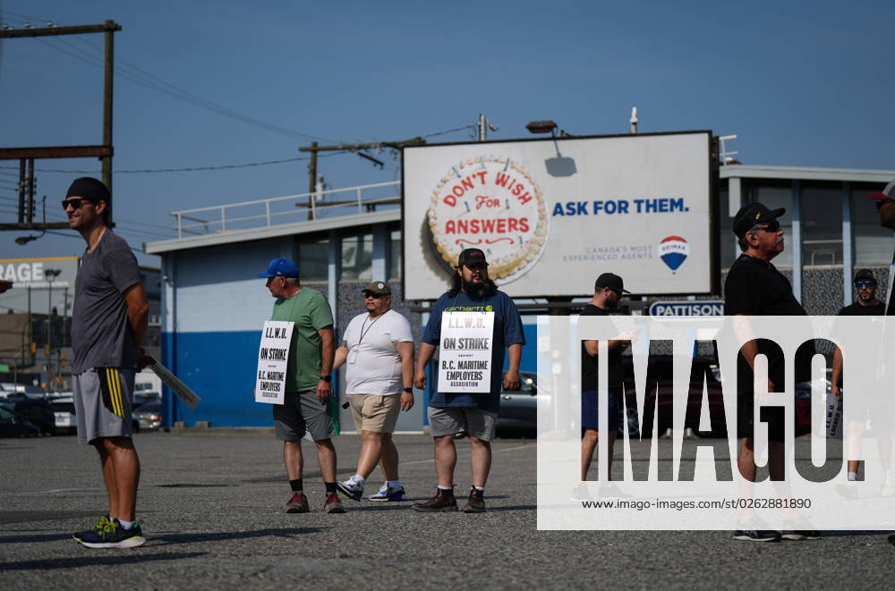 Striking port workers from the International Longshore and Warehouse Union Canada attend a rally, in Vancouver, on Thursday, July 6, 2023. VANCOUVER CANADA - ZUMAc35_ 20230706_zaf_c35_059