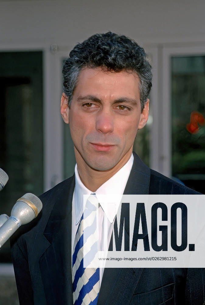 Rahm Emmanuel senior advisor to President Bill Clinton talks to reporters outside the CNN studios after his appearance on the Sunday morning talk show ÒState of the Unionà Washington US - ZUMAr142 19980501_zap_r142_002